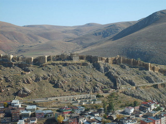 Bayburt: Tel helvası, tatlı çorba, galaçoş, ekşi lahana, lor dolması, yalancı dolma.  -