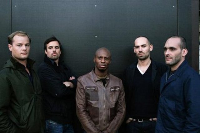 24 Kasım Cumartesi, Salon İKSVde; saat 22.30da, elektronik dub'dan, deneysel soul'a uzanan Avusturyalı elektronik rock grubu Sofa Surfers. Tel: (212 334 08 41)