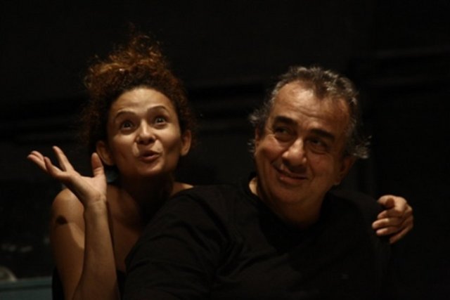 23-24 Kasım, Üsküdar Kerem Yılmazer Sahnesi'nde; saat 20.30'da, Neil Simon'un yazdığı, Bilge Koloğlu'nun çevirdiği, S.Bora Seçkin'in yönettiği, Bestem Türen, Derya Çetinel ve Erhan Yazıcıoğlu'nun rol aldığı "Ben Sinema Artisti Olmak İstiyorum". Tel: (216 492 90 84) -