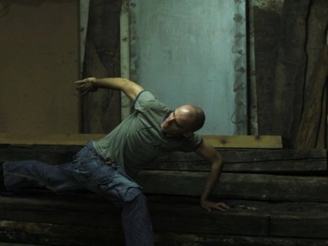 23 Kasım Cuma, Akbank Sanat'ta; saat 19.00'da, Korhan Başaran. New York'ta yaşayan bir dansçı olup, "Korhan Başaran and Dancers" topluluğunun artistik direktörüdür. Son gala performansı "I am Korhan, this is my dance" the Ailey Citigroup Theater'de Haziran sonunda sergilendi ve New York Times ve diğer basından olumlu eliştiriler aldı. Başaran, Steps and Peridance Fakültesi'nde görevli olup, DNA'da konuk eğitmenlik yapmaktadır. Giriş: 7 TL. Tel: (212 252 35 00)