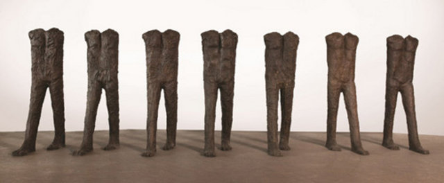 Akbank Sanat'ta; 30 Ocak'a kadar Magdalena Abakanowicz'in "İnsanlık Serüveni / The Human Adventure" adlı sergisi takip edilebilir. Sergi kapsamında ayrıca 24 Kasım Cumartesi, Hasan Bülent Kahraman'ın ve 28 Kasım Çarşamba günü ise Mary Jane Jacob'un konuşmacı olarak katılacağı iki konferans gerçekleştirilecek. Etkinlikler ücretsizdir. Mary Jane Jacob konferansında simültane çeviri yapılacaktır. Tel: (212 252 35 00)
