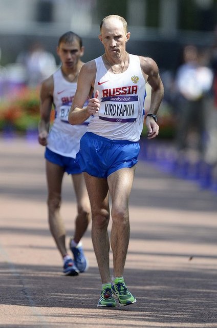 Sergey Kirdyapkin 50 km yürüyüş 3:37:09 saatte koşarak dünya rekoru kırdı.