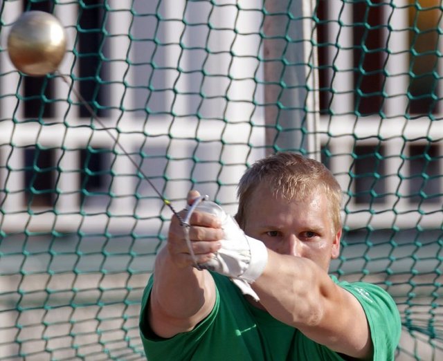 Ulf Timmermann Gülle atmada 22,47 m gülleyi uzaklığa atarak dünya rekoru kırdı.