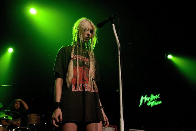 The Pretty Reckless'ın çıkışını resmi olarak ilk singleları olan olan "Make Me Wanna Die" şarkısıyla öğrenilmişdir.Grubun bu şarkısı ayrıca Kick Ass filmininde sountrackinde yer bulmuşdur.