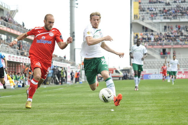 283-Bursaspor - AntalyasporHaftanın heyecanlı geçmesi beklenen maçı. Ev sahibi Bursaspor'da sarı kart cezalısı İbrahim Öztürk ve kadro dışı bırakılan Ozan İpek bu maçta forma giyemeyecek. Antalyaspor'da ise Deniz Barış, Koray Arslan Bursaspor mücadelesinde forma giyemeyecekler.
