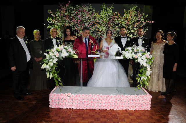 ALİ - NEŞE BUZUL,AHMET METİN, GİZEM AYAYDIN, İSMAİL ÜNAL,ÖZGE - SERKAN BUZUL,  SETENAY METİN, ÇİĞDEM ÖZKAN