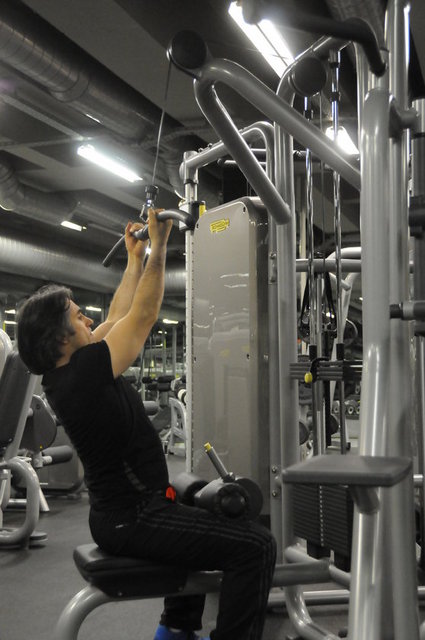 Lat Mach  -  -  - Belirtilen rahatsızlıklarda Lat Mach kapalı ve ters tutuşla çalışılması tavsiye edilir. Aynı çalışmayı yandan görüyorsunuz. -  -