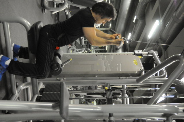 Lat Mach  -  -  - Belirtilen rahatsızlıklarda Lat Mach kapalı ve ters tutuşla çalışılmalıdır. Aynı çalışmayı yandan görüyorsunuz. -