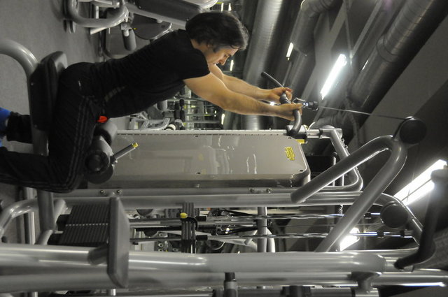 Lat Mach  -  -  - Belirtilen rahatsızlıklarda Lat Mach kapalı ve ters tutuşla çalışılmalıdır. Aynı çalışmayı yandan görüyorsunuz. -