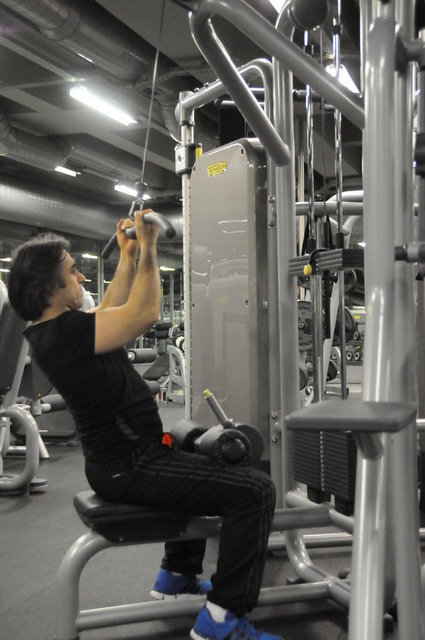 Lat Mach  -  -  - Belirtilen rahatsızlıklarda Lat Mach kapalı ve ters tutuşla çalışılması tavsiye edilir. Aynı çalışmayı yandan görüyorsunuz. -