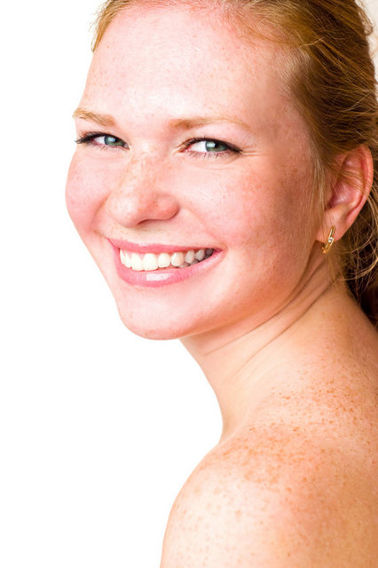 Güneş kremini unutmayın. Her mevsim kullanmanız gereken yağsız güneş kremleri cildinizi ultraviyole ışınlardan koruyor.