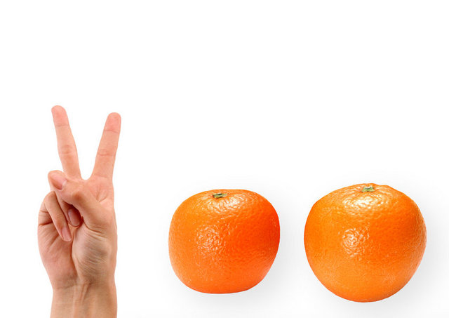 C VitaminiYeşil sebzelerde, narenciye (limon, portakal, greyfurt), çilek, domates, kivi, lahana, biber ve kavunda bol miktarda bulunur, hücrelerin korunmasında, grip ve nezleden korunmada yardımcıdır. -