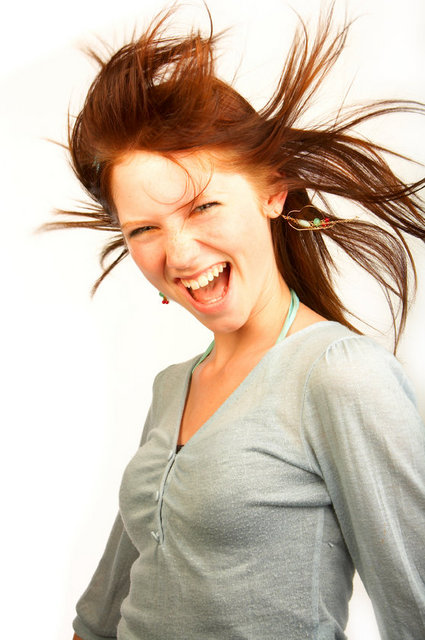 Kadınlar erkeklere oranla %26 daha fazla gülümseme eğilimindedirler.