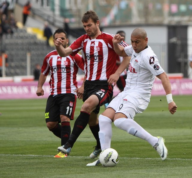 564-Sivasspor - Manisaspor Ziraat Türkiye Kupası'nda Sivasspor Manisaspor'u ağırlıyor. evsahibi ekipte Korcay Çelikay ve Milan Cerny bu maçta forma sakatlıkları sebebiyle formalarından uzak kalacaklar. Manisaspor'da ise Hüsnü Başkurt kadroda yer almayacak.