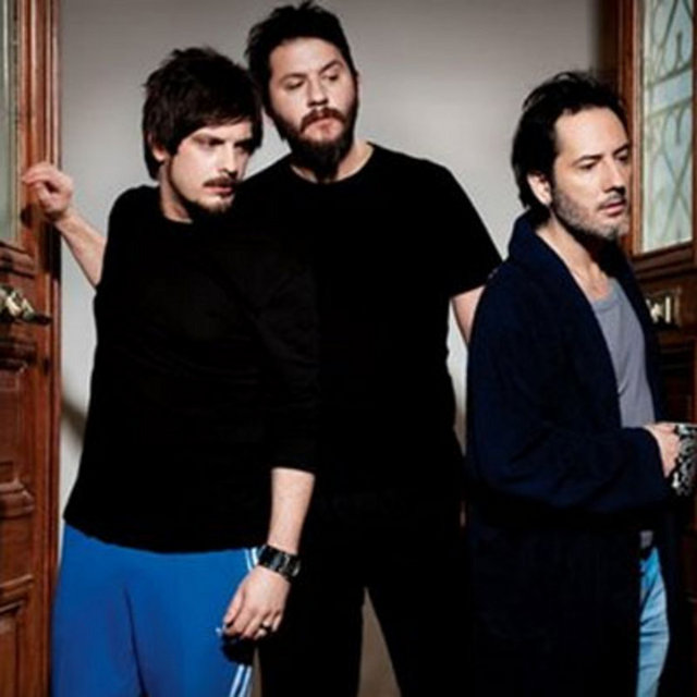 30 Kasım Cuma, İzmir Zeus Bar'da; sat 21.30'da, Malt. Giriş: 34 TL. Tel: (232 463 46 06)