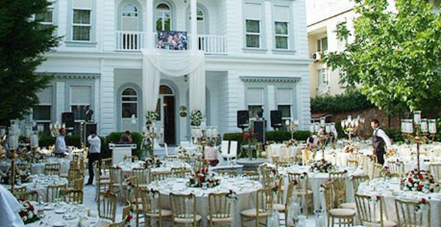 Bosphorus Palace Hotel / Beylerbeyi Tel: (216 422 00 03)