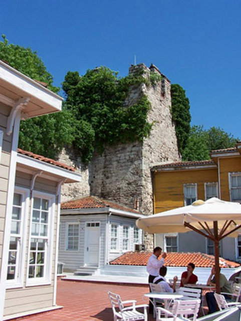 Ayasofya Konakları / Sultanahmet Tel: (212 513 36 60)