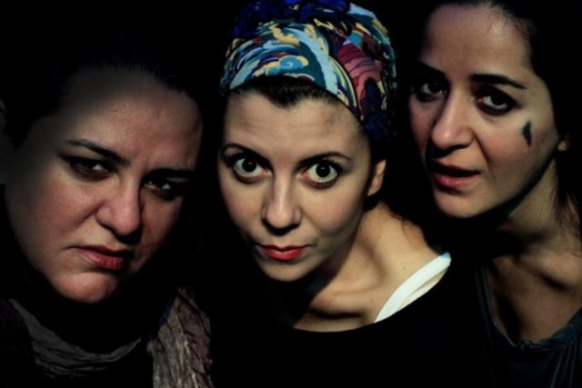 30 Kasım Cuma, Kumbaracı50'de; saat 20.30'da, Yiğit Sertdemir'in yazıp-yönettiği, Aslı Can Kortan, Gülhan Kadim, Şirin Keskin, Ebru Gözdaşoğlu / Seda Özen Yürük, Erkan Kotran / Yaman Ömer Erzurumlu, Onur Tuna / İhsan Dehmen, Seyfi Erol'un rol aldığı "Katilcilik". Tel: (212 243 50 51)