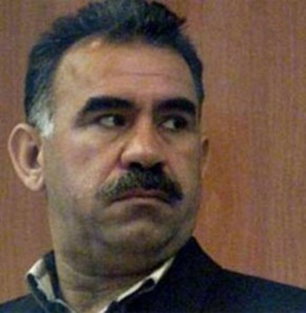 1999 - Avrupa İnsan Hakları Mahkemesi PKK lideri Abdullah Öcalan için verilen idam cezasına ihtiyati tedbir kararı aldı. Mahkeme, Strazburg'daki yargılama sonuçlanana kadar infazın ertelenmesini istedi. -