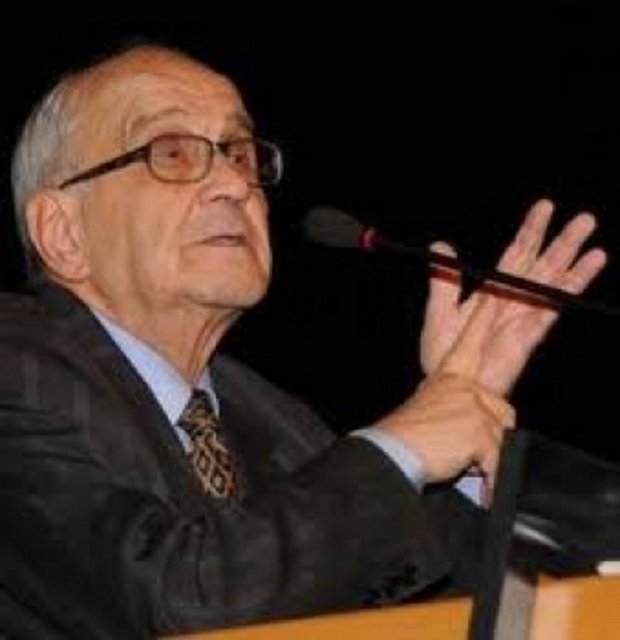 1971 yılında Prof.Dr. Mümtaz Soysal 6 yıl 8 ay hapse mahkûm edildi