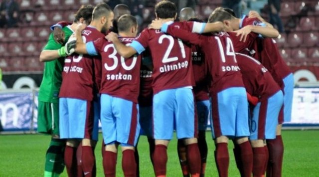 TRABZONSPOR -  - Onur - Serkan - M.Yumlu - Giray - Emerson - Colman - Soner - Adrian - Alanzinho - Olcan - Yasin -  - TD: Şenol GÜNEŞ(4-2-3-1)