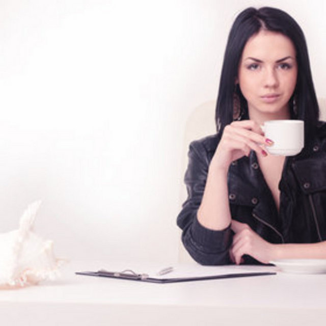 Eğer her şeye rağmen mutsuz iseniz, yeni bir iş aramaktan çekinmeyin: Eğer ne yaparsanız yapın işyerinizde mutlu olamıyorsanız, sabah ayaklarınız size evden çıkarken engel oluyorsa, iş değiştirme vakti gelmiş demektir. İş değiştirme noktasında fazla korkak olmaya gerek yok, işinizde sürekli mutsuzsanız, kendinize yeni bir iş bakmanın zamanı gelmiş demektir.