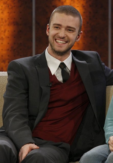 Kovaları tanımlayan sözcük "Biliyorum" dur. Kova burcu insanları sevecen tavırları ile tanınırlar.