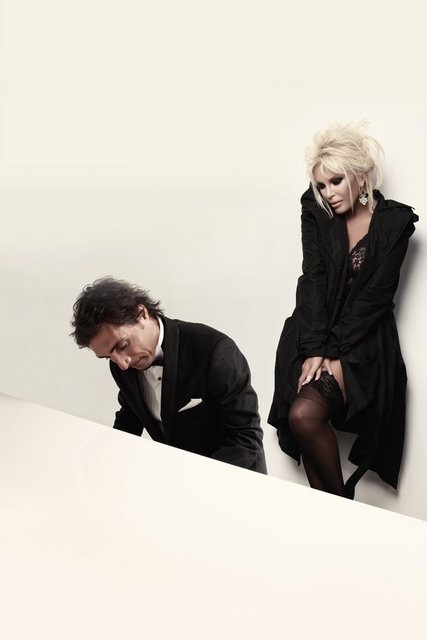 Modern görünüşlerine karşın, inatçı ve sabit fikirli olurlar. Onlara yaklaşmak çok zordur, çünkü ne kadar dostça davranırlarsa davransınlar, arada her zaman bir mesafe bırakırlar.