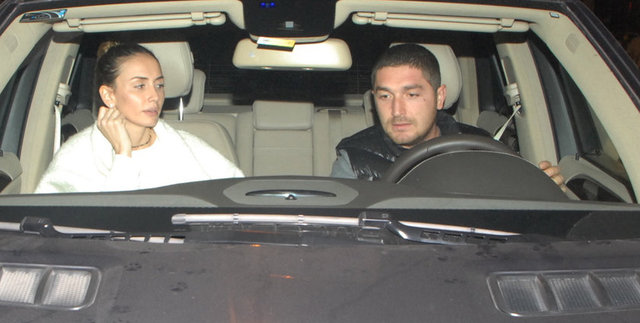 Makyajsız ve bitkin olduğu görülen Kobal, "Çok hastayım" dedi.