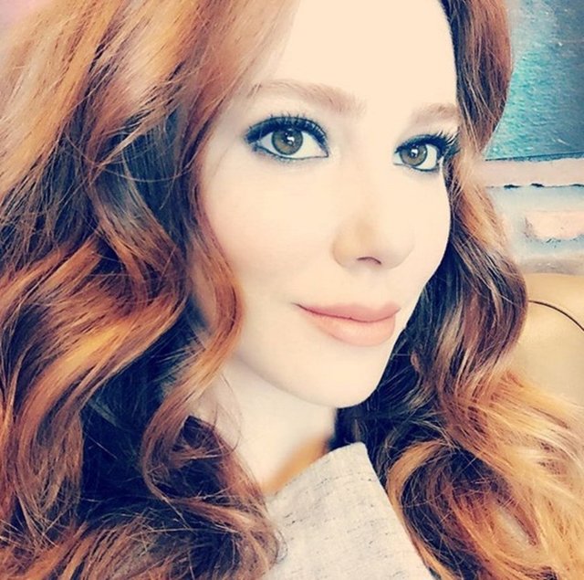 ŞOKE OLDULAR  Oyuncu Özge Gürel'i görenler tanıyamadı.