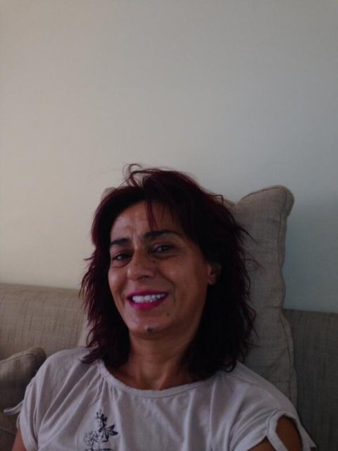 Yeni albümünü piyasaya sürme hazırlığında olan Hadise, sosyal medyada paylaştığı fotoğrafla hayranlarını şaşırttı. Kız kardeşinin doğum gününü kutlayan Hadise, makyajsız halde çekilen fotoğrafını Instagram hesabına koydu.