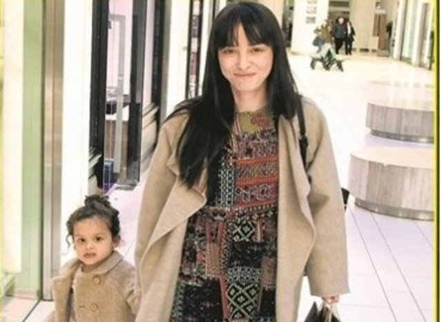 Spor araba tutkunu olan Kerem Alışık'ın daha çok ailelerin tercih ettiği geniş bir araba alması dikkatlerden kaçmadı.