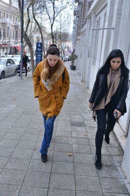 Serkan ÖZTÜRK / HABERTÜRK MAGAZİN - Nil Karaibrahimgil, önceki gün Akaretler'de evinden çıkarken objektiflere takıldı.