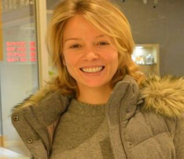 BU HALİ ŞAŞIRTTI  Fahriye Evcen'in öğle yemeği için sete getirilen pideyi "Asla yemem. Bana meyveli yoğurt bulun. Ev yoğurdunun içine yeşil elma ve mandalina doğrayın" dediği iddia edilmişti.