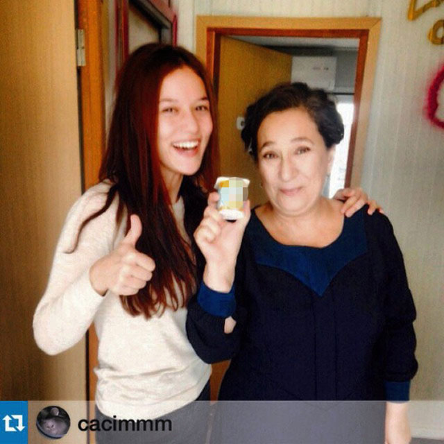 Ünlü sanatçı Emel Müftüoğlu geçtiğimiz günlerde Nişantaşı'nda görüntülenmişti.