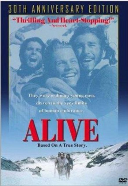 Alive - Uruguaylı bir rugby takımının oyuncuları bulunan uçak And dağlarına çakılır. Bu çarpışma esnasında yolcuların bir kısmı ölür ama çoğunluğu da sağ olarak kurtulur. Sekiz gün boyunca uçağın enkazında oturup kurtarılmayı beklerler. Ancak yardım bir türlü gelmez. Bu arada radyodan da arama çabalarının sonuç vermemesi ve çok soğuk ortamda bu kadar zaman yaşamalarının artık söz konusu olamayacağı üzerine arama çalışmalarına son verildiğini duyarlar. Sıfırın altındaki soğuk bir ortamda on hafta boyunca hayatta kalma çabaları inanılmaz boyutlara ulaşır ve sonunda gençlerden üçü yardım bulmak amacıyla yola çıkarlar.
