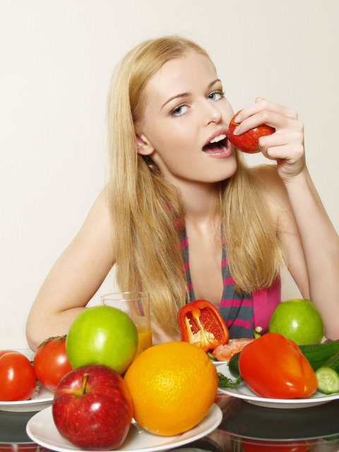 Çok yavaş sindirildiği için kan şekerini hemen yükseltmeyen sebze ve meyve gibi posalı yiyecekleri tercih edin. -
