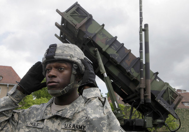 Patriotlar ne zaman geliyor? - Sistemlerin aralık ayı içinde Türkiye'ye gönderilmesi ve ocak ayının ilk yarısında aktif hale gelmesi planlanıyor. Patriotlarla birlikte 1000 civarında yabancı asker Türkiye'ye gelecek.