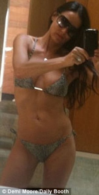 Filmde kocası Ashton Kutcher de oynuyordu.