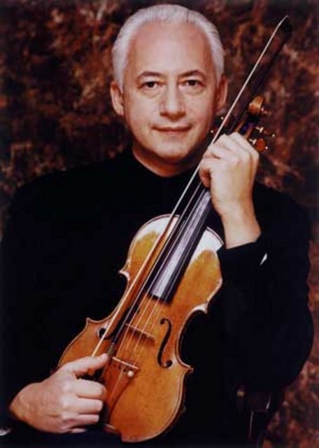 8 Aralık Cumartesi, Antalya Kültür Merkezi'nde; saat 20.00'de, Vladimir Spivakov & Moskova Virtüözleri. Giriş: 45, 30 TL. Tel: (216 556 98 00) -