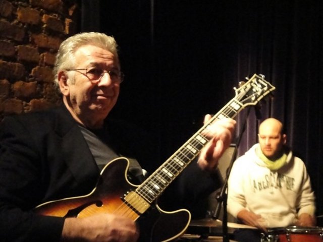 7 Aralık Cuma, Living Room Art Cafe'de; saat 22.30'da, Neşet Ruacan Trio. Giriş: 30, 15 TL. Tel: (216 405 24 04)