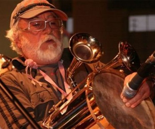 8 Aralık Cumartesi, Living Room Art Cafe'de; saat 22.30'da, Okay Temiz.Giriş: 50 TL. Tel: (216 405 24 14)