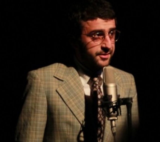 7-14 Aralık Cuma, Sahne Hal'de; saat 20.30'da, Albert Camus'nün eseri, Oğuz Utku Güneş'in yönettiği, Özer Arslan, Melissa Yıldırımer, Çağdaş Tekin, Göktay Tosun, Berkan Bulut, Zeynep Yazıcıoğlu, Halil Babür ve Murat Engiz'in rol aldığı, "Adiller". Tel: (212 274 74 78)
