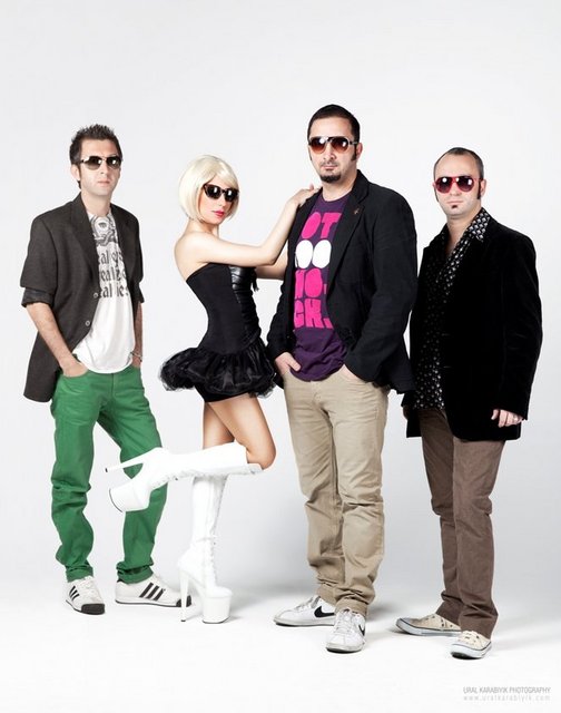 7 Aralık Cuma, Bursa Hayal Kahvesi'nde ve 8 Aralık Cumartesi, Caddebostan Sangria Live'da; saat 23.00'te İstanbul Arabesque Project. Tel: (224 451 50 80)