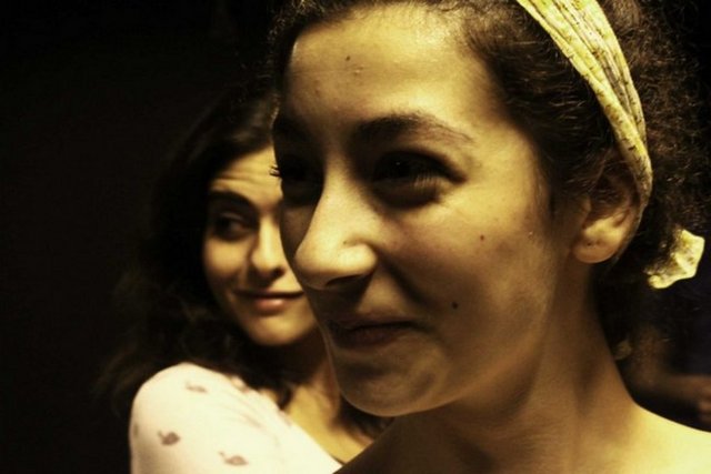 8-13 Aralık, Maya Cüneyt Türel Sahnesi'nde; saat 20.30'da, Turgay Doğan'ın yazıp-yönettiği, Dicle Alkan, Ayşın Yeşim Çapanoğlu, Deniz Elmas, Emre Karaoğlu ve Emre Taştekin'in rol aldığı Site / gnlev, 9 Aralık Pazar, saat 18.00'de ise "Mitoz / Kuzgun Tiyatro". Tel: (212 252 74 52)