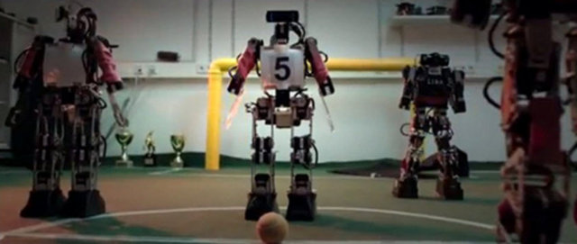 Robotlar futbol oynuyor. Yeni normal insansızlaştırma mı?