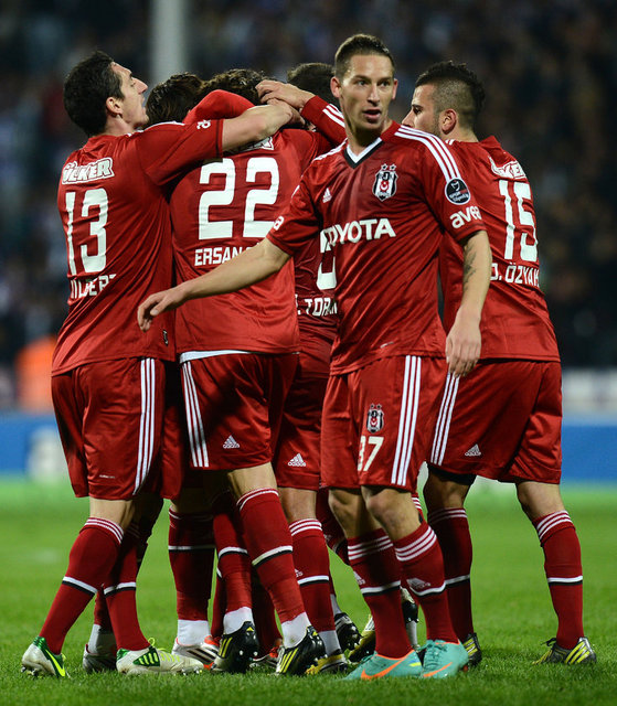 Beşiktaş -  - McGregor - Hiltbert - Uğur - Sivok - Escude - Necip - İ.Toraman - Holosko - Oğuzhan - Olcay - Almeida -  - TD: Samet AYBABA (4-2-3-1)