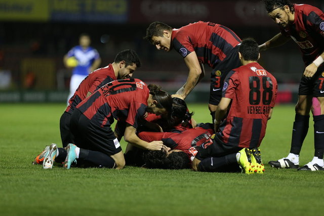 Eskişehirspor -  - Boffin - Akaminko - Dede - Diego - Servet - Veysel - Hürriyet - Kamara - Tello - Erkan - Necati -  - TD: Ersun YANAL (4-2-3-1)