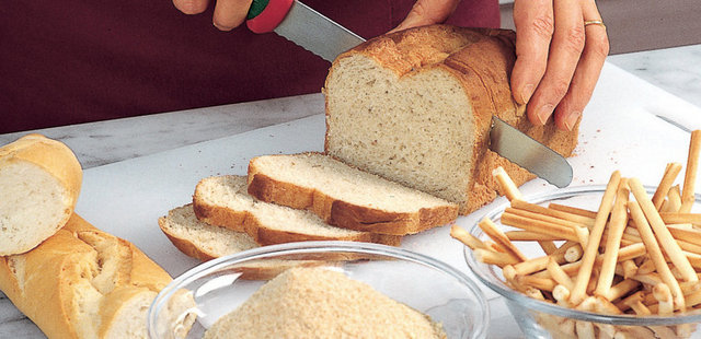 1. En iyi pane harcı taze ekmek, tost ekmeği, kepekli ekmek veya grisini kullanılarak hazırlanır.