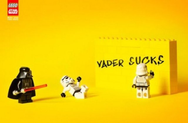 Gerilla pazarlama, mümkün olan en küçük bütçeyle, geleneksel araçların yaratacağı etkinin üstüne çıkan bir etki yaratacak pazarlama yöntemlerini bulmak ve uygulamak şeklinde tanımlanabilir. Ancak Levinson bunun bir kerelik bir aktivite değil bir "süreç" olduğuna da dikkat çekiyor.